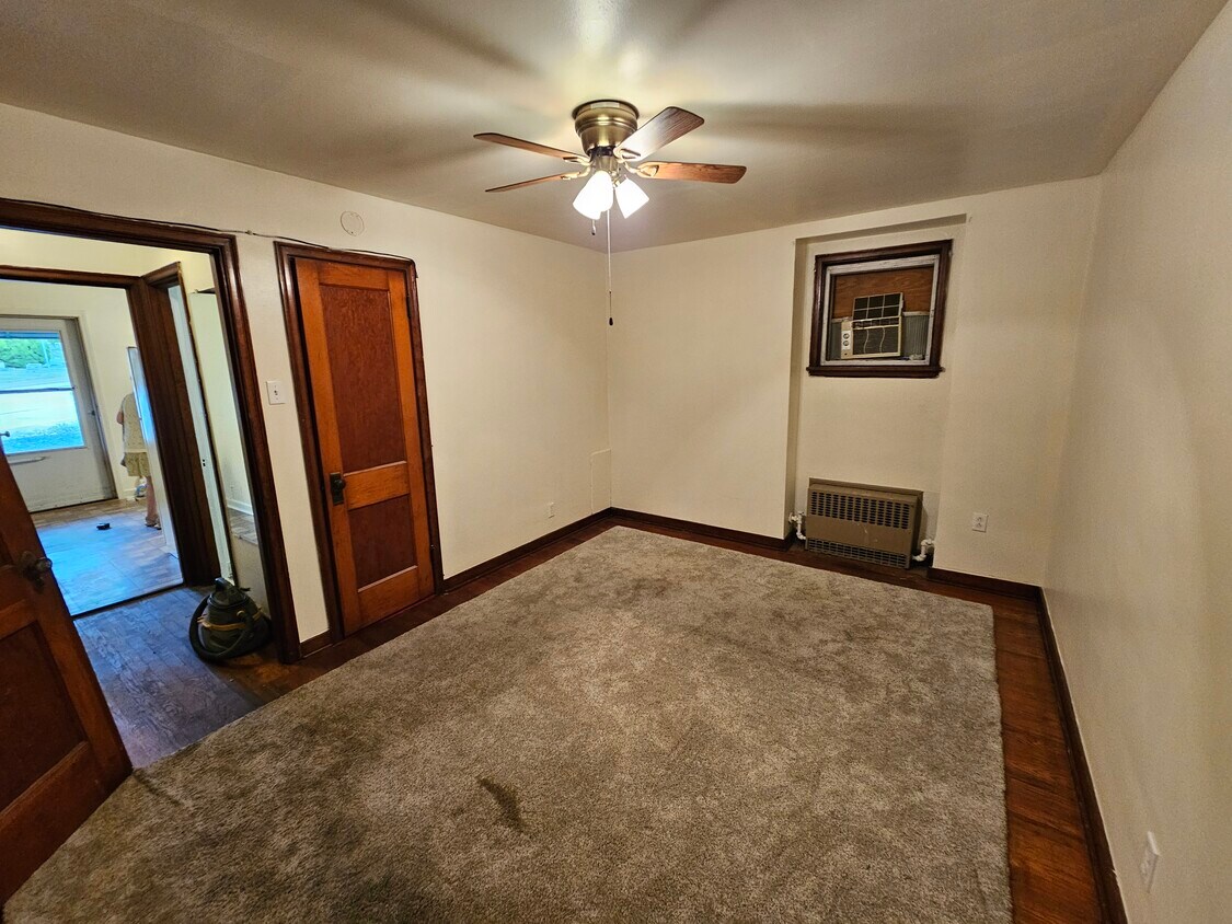 Bedroom - 404 Richland Ave