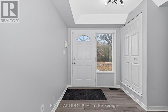 Photo du bâtiment - 1864 Manotick Station Rd