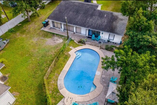 Foto del edificio - 2129 Carlton Dr