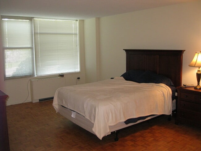 Bedroom - 4401 Roland Ave