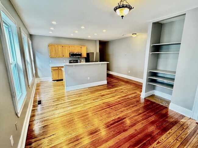 Foto del edificio - Full Luxury Renovation!  Laundry in Buildi...