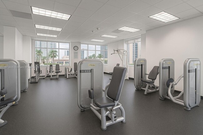 Building Photo - 1200 Brickell Bay Dr