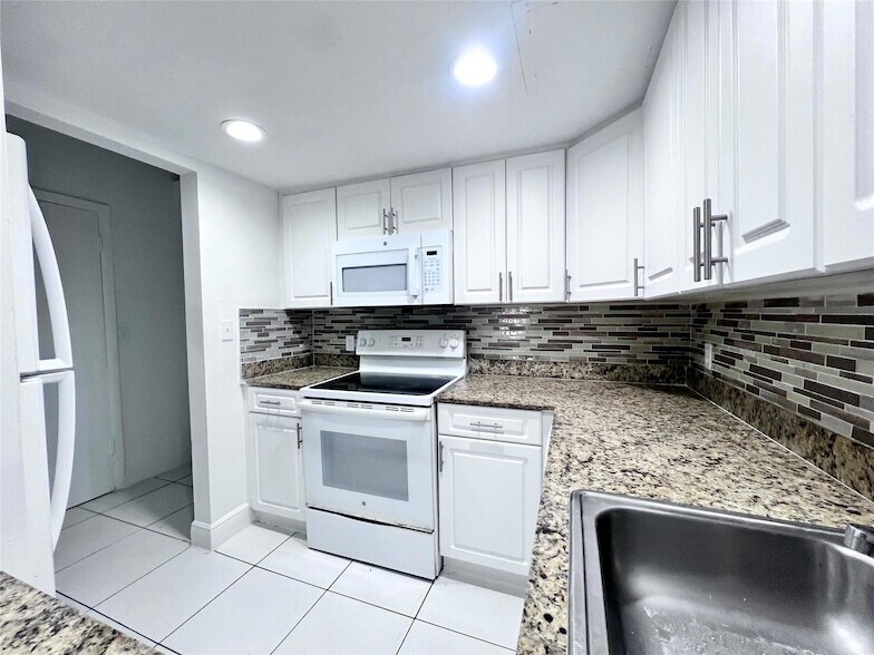 Foto principal - 2580 NW 56th Ave