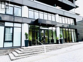 Building Photo - 255-255 Bay St