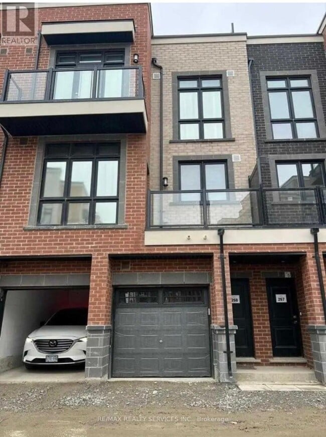 Building Photo - 9 Phelps Ln