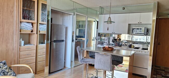 Refrigerador-congelador estándar - 300 Wai Nani Way