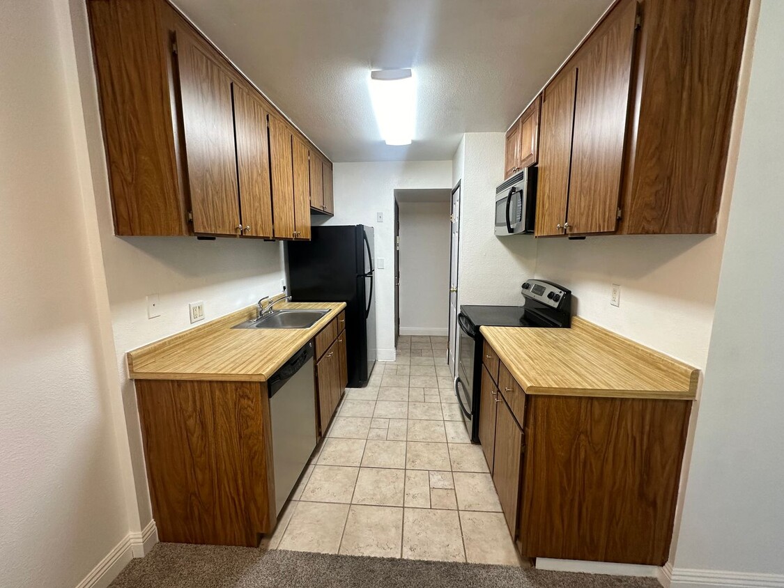 Foto principal - 2 Bed, 1 Bath Apartment in Reno