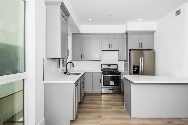 Foto del edificio - 328 N Serrano Ave