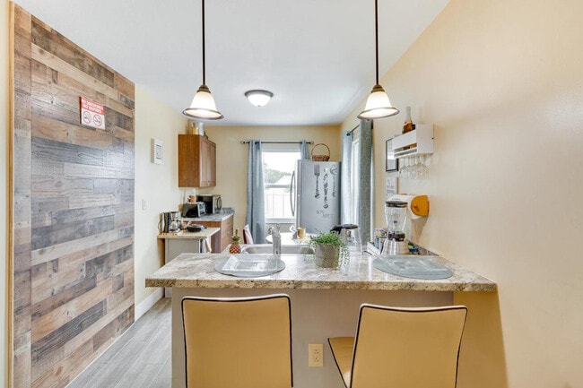 Foto del edificio - 7232 Lazy Hill Dr