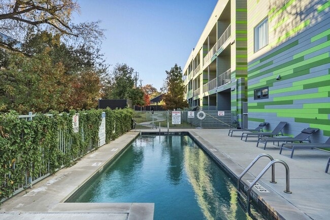 Foto del edificio - 4004 Banister Ln