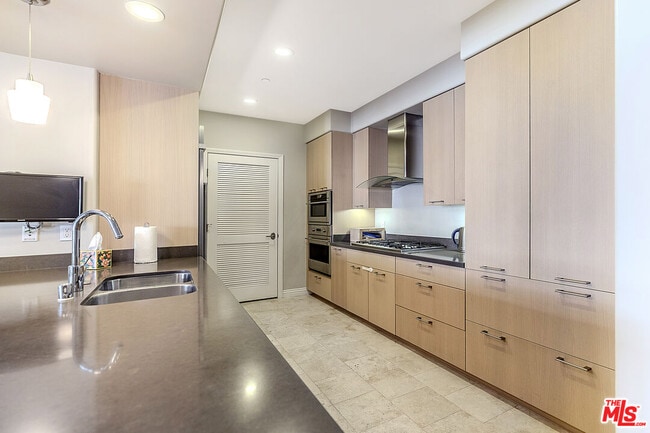 Building Photo - 376 Caruso Ave