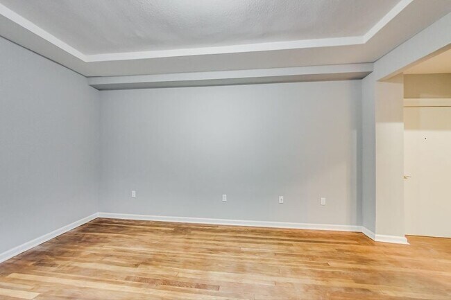 Building Photo - Pet-Friendly Studio Unit Available Now! 1 ...