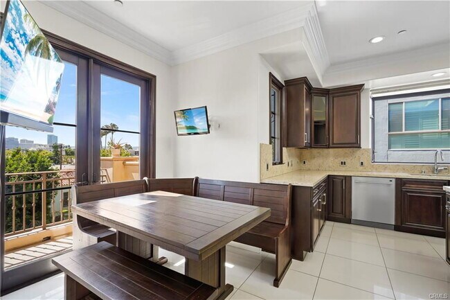 Foto del edificio - 462 S Maple Dr
