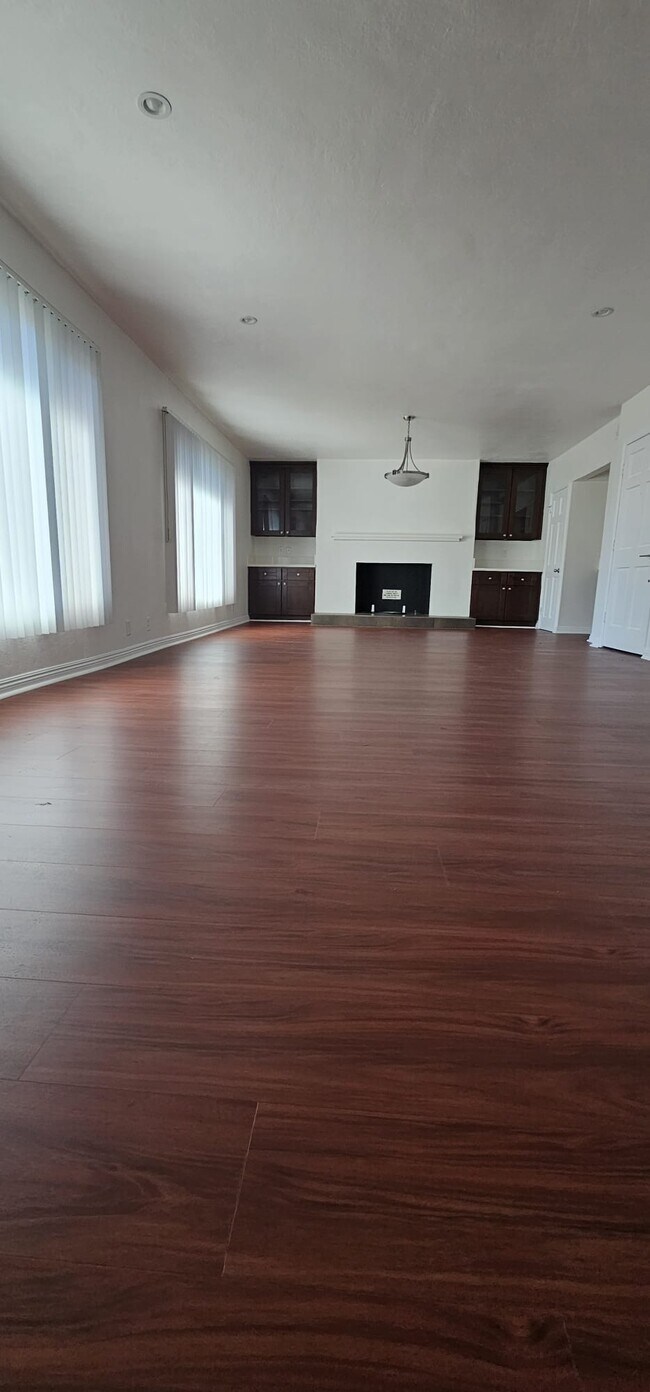 Foto del edificio - 1105 S Barrington Ave