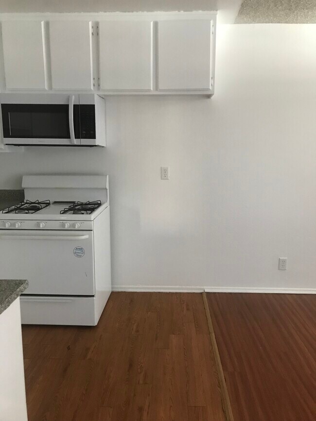 Foto del edificio - 11948 Hart St