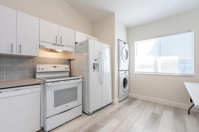 Building Photo - 6475 SW 130th Plz