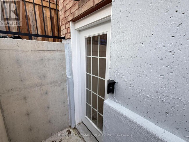 Building Photo - 2313 Secreto Dr