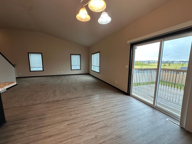 Building Photo - 3017 33rd Ave S