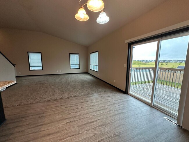 Foto del edificio - 3017 33rd Ave S