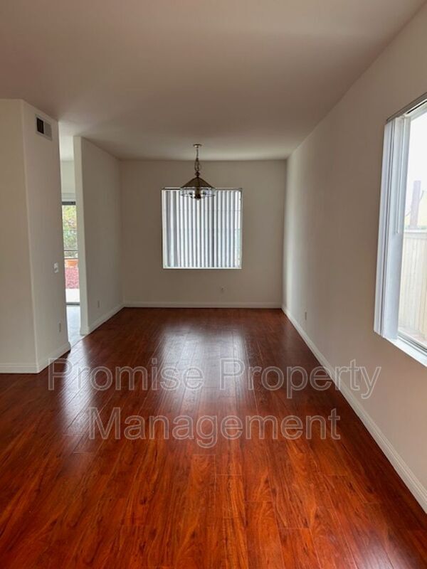 Building Photo - 1281 Avenida Amistad