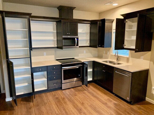 Foto del edificio - New Townhome Steps from Willamette River