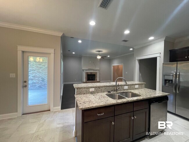 Building Photo - 253 Hawthorne Cir