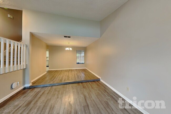 Foto del edificio - 1311 Corner Oaks Dr