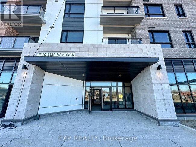 Photo du bâtiment - 1350 Hemlock Rd