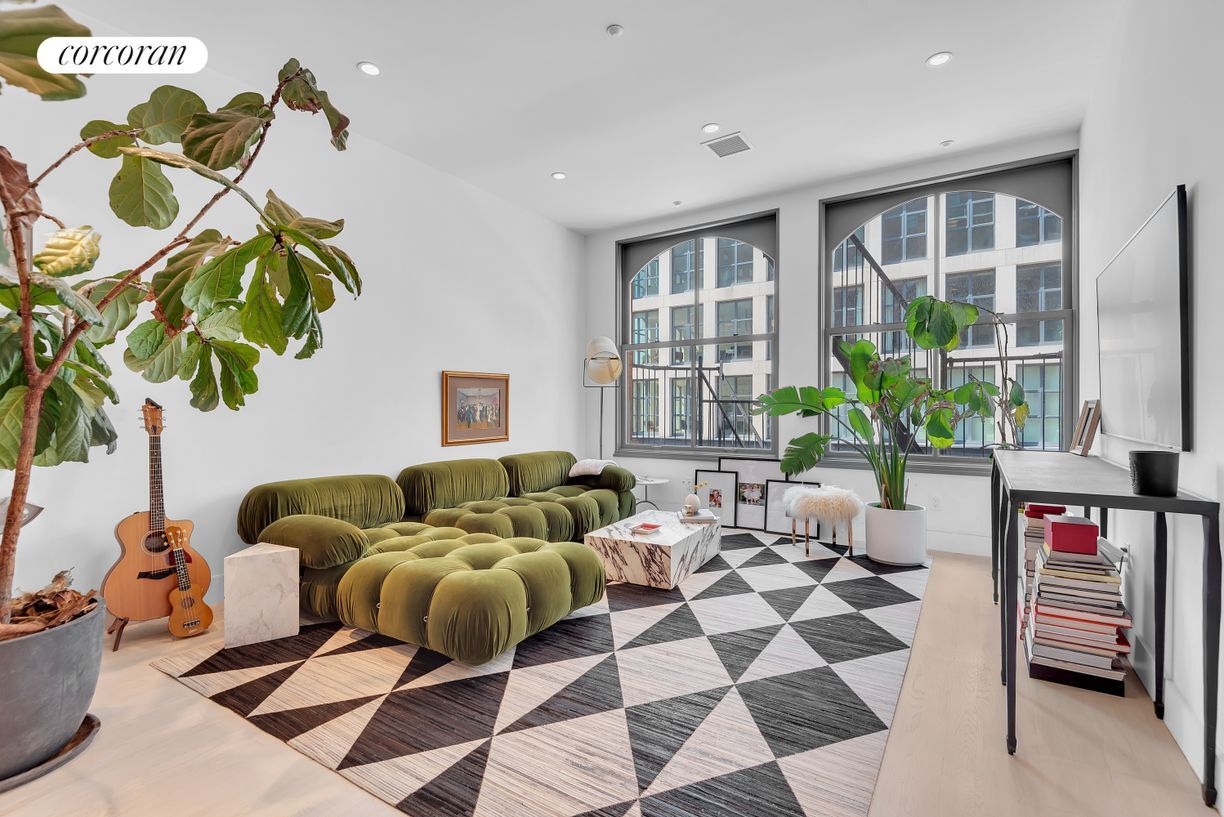 Foto principal - 228 W Broadway