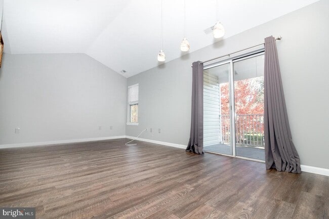 Foto del edificio - 721 Walden Cir