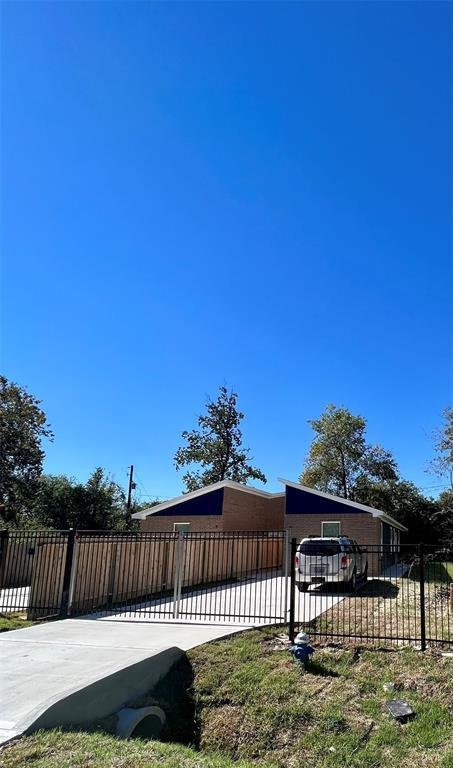 Primary Photo - 9809 Leath St