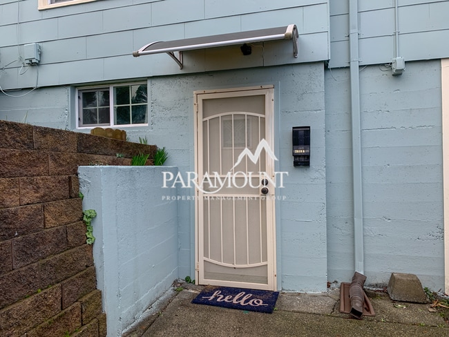 Building Photo - Lower Studio Unit with Garage & Office in ...