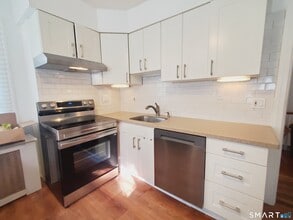 Building Photo - 43 Mohegan Ave