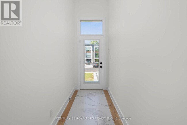 Building Photo - 5A Pine Ave N