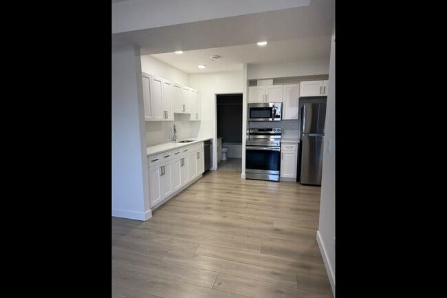 Building Photo - 293 Collicott Dr