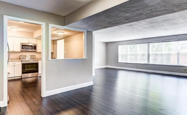 Building Photo - 520 S Brentwood Blvd
