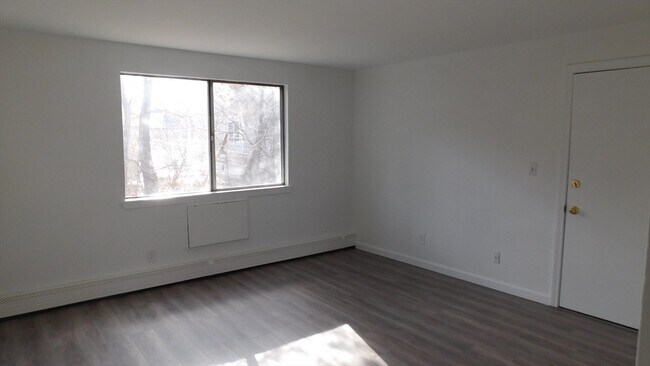 Building Photo - 163 Summer St