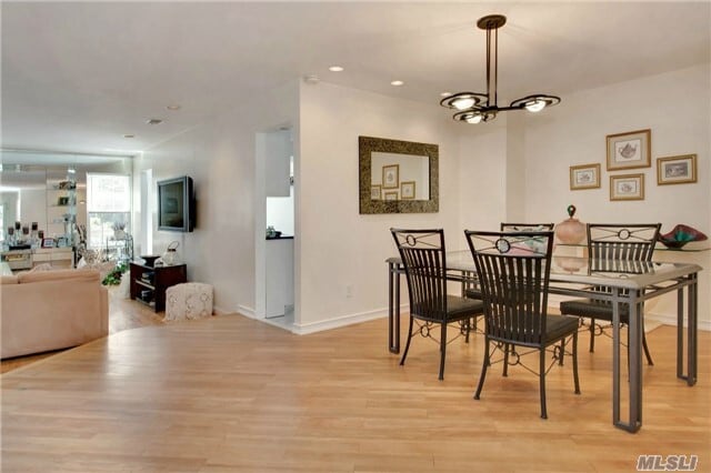 Building Photo - 151 The Knoll