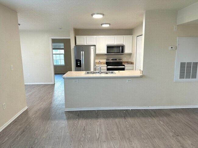 Building Photo - Newly remodeled 2-Bedroom/2-Bath Apartment!
