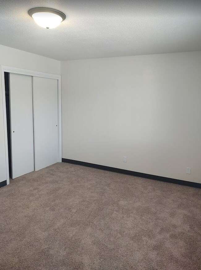 Building Photo - 308 29th Street Dr SE