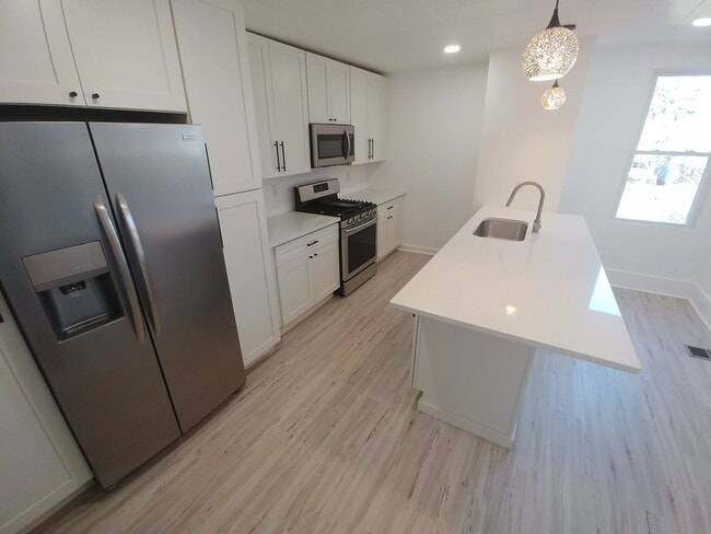 Building Photo - Updated Rental - Allentown
