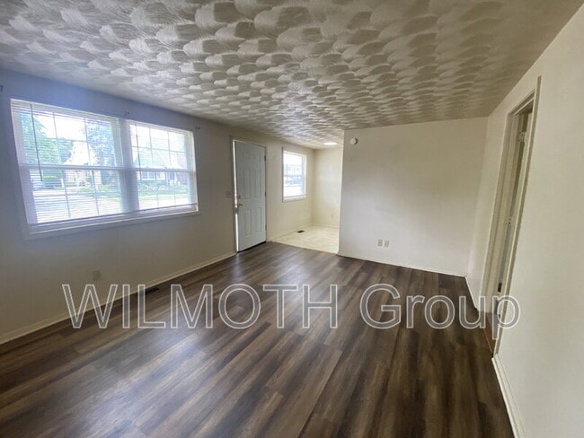 Building Photo - 904 Sloan St