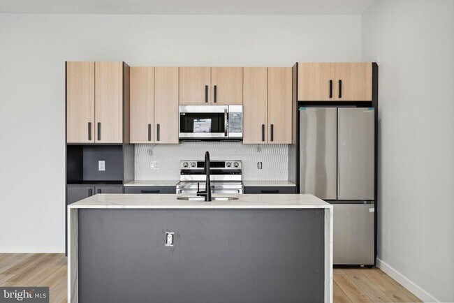 Building Photo - 1112-16 E Berks St