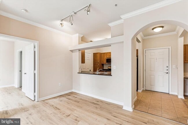 Building Photo - 12941 Centre Park Cir