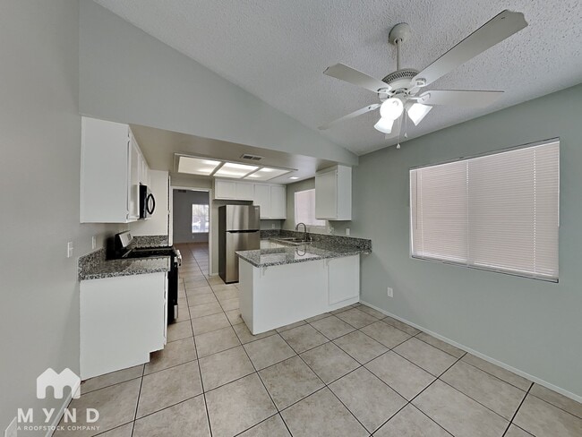 Building Photo - 1328 Sun Point Dr