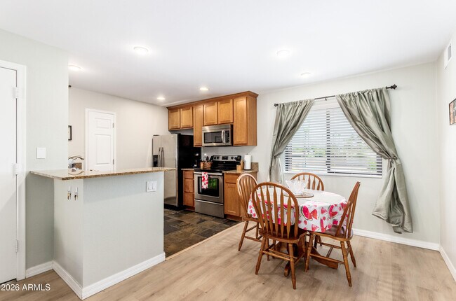 Foto del edificio - 4704 E Paradise Village Pkwy N