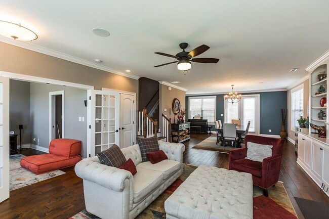 Foto del edificio - Beautiful corner-lot townhome in the heart of Beaumont Park
