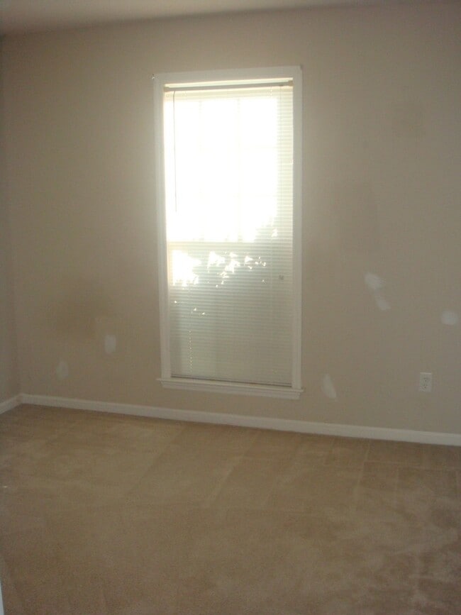 Building Photo - 819 Madelyn St