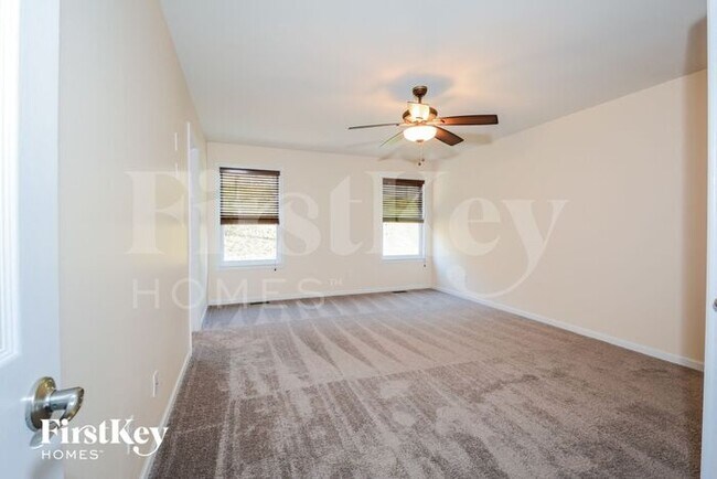 Foto del edificio - 240 Glen Meadows Ct