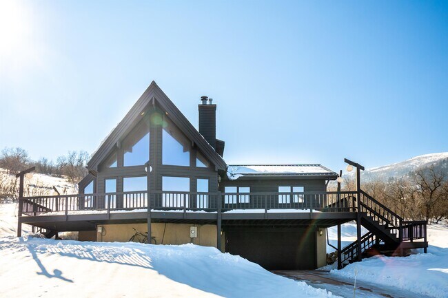 Building Photo - 3995 Nordic Valley Dr